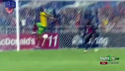 Chedjou kendi kalesine attı