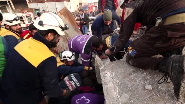 Esed rejimi ve Rusya, ateşkese rağmen İdlib'de hava saldırılarına başladı: 10 ölü (2)