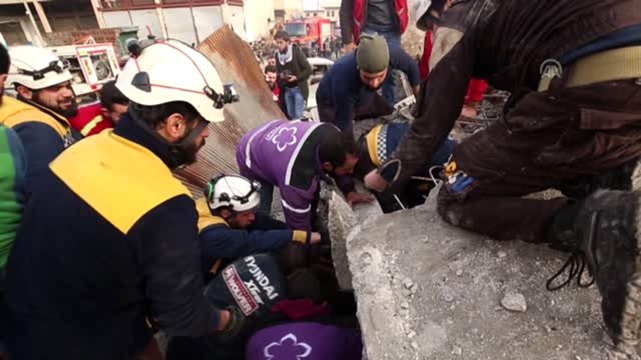 Esed rejimi ve Rusya, ateşkese rağmen İdlib'de hava saldırılarına başladı: 10 ölü (2)