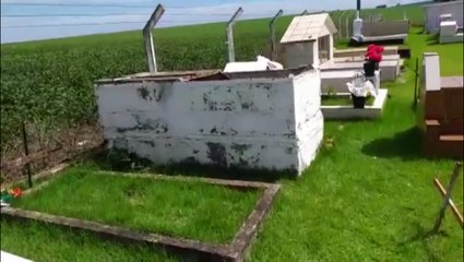 Vídeo: túmulo aberto em cemitério gera questionamento