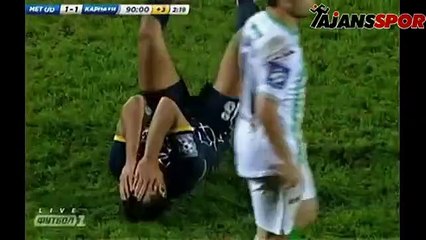 Faul kazanmak için kendini yerden yere attı ama...