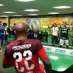 Rivaldo ve Alex'ten ayak tenisi performansı