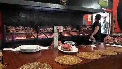 Menú de sidrería en la apertura de la temporada de txotx en Astigarraga