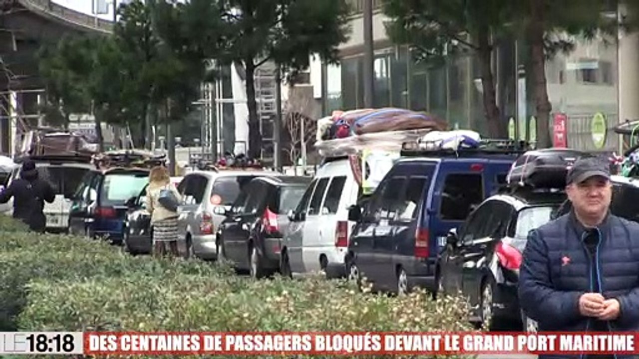Des centaines de passagers bloqués devant le Grand Port Maritime