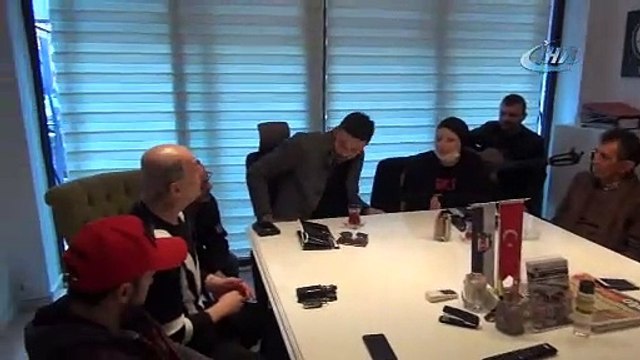 Kemoterapi tedavisi gören Beşiktaş aşığı genç kıza futbolculardan imzalı forma