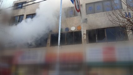 인천 상가 건물에서 불...1명 병원 이송 / YTN