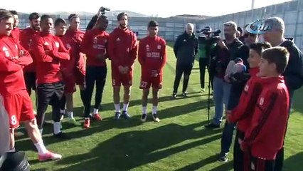 Samet Aybaba'dan 23 Nisan mesajı