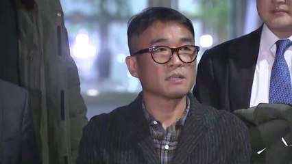 김건모, 12시간 조사 뒤 귀가..."심려끼쳐 죄송" / YTN