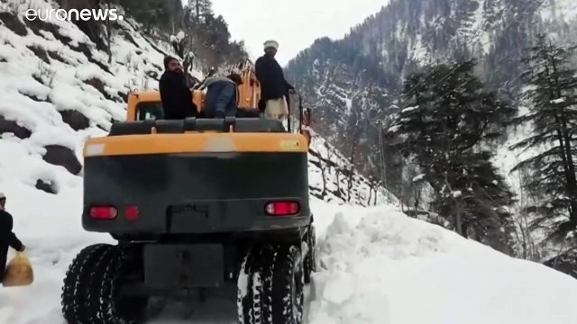 Десятки людей погибли в Афганистане и Пакистане из-за снегопадов