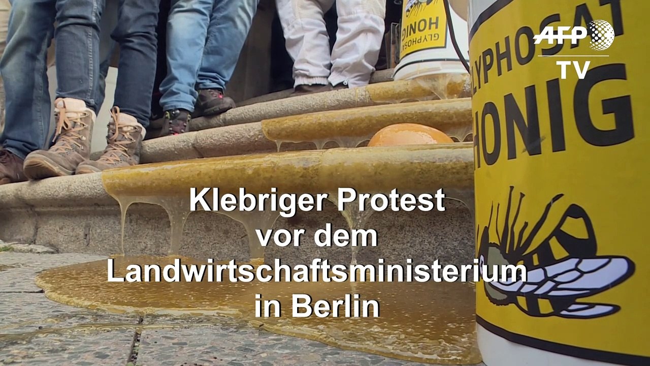 Klebrige Aktion: Glyphosat-Honig für Klöckner