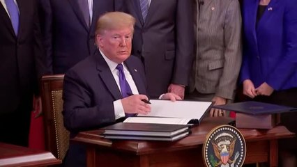 EEUU y China firman la tregua comercial