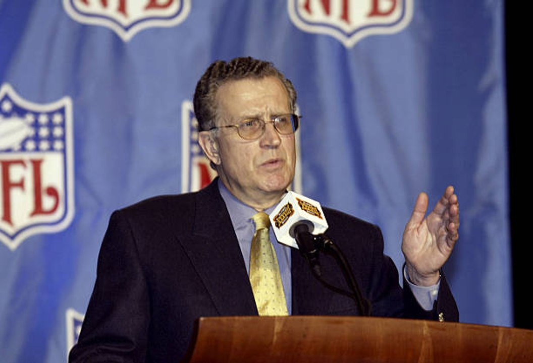 Paul Tagliabue and Steve Sabol Among 13 to Be Inducted Into Pro Football Hall of Fame