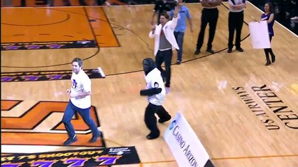 Phoenix Suns taraftarından 77,777 dolarlık atış!