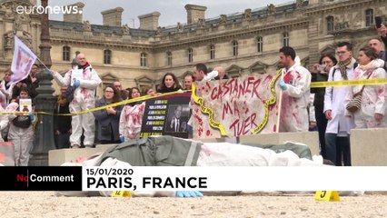 شاهد: أخصائيو الطب الشرعي في فرنسا يرسمون مشهدا "دام" وسط باريس