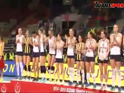 Şampiyon Fenerbahçe Grundig kupasını aldı