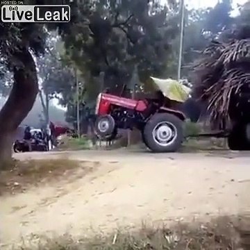 Tracté, ce tracteur est décapité !
