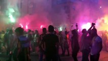 Fenerbahçe taraftarı meşaleli kutlama