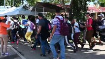 Nueva caravana de migrantes hondureños cruza Guatemala con destino a EEUU