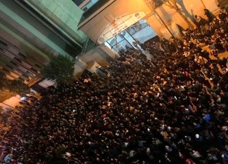 Lübnan'da polis ve göstericiler arasında arbede: 35 yaralı