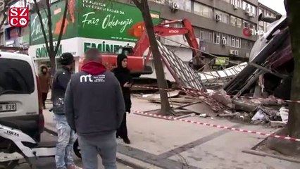 Sakarya'da  temel kazısı sırasında kazı alanının yanındaki bina çöktü