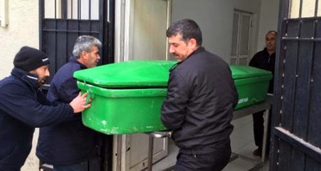 Eşini elinden bıçaklayan 4 çocuk babası, temizlik maddesi içerek hayatına son verdi