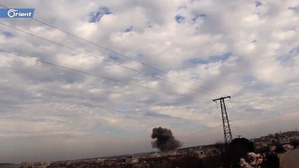 لحظة استهداف مركز الدفاع المدني في قرية شنان بالبراميل المتفجرة