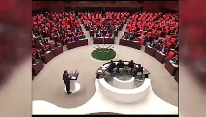 CHP'li Ağbaba, ‘FETÖ, CHP’nin eseri’ manşetini kürsüye taşıdı: FETÖ'cüleri vali, müsteşar, genel müdür yapan sizsiniz siz!