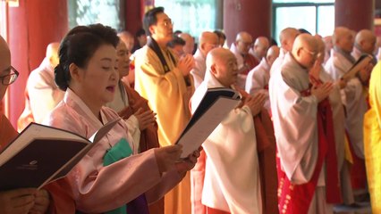 김정숙 여사, 신년하례법회 참석..."한반도 평화 위해 원력 모아달라" / YTN