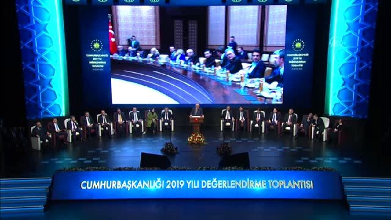 Cumhurbaşkanı Erdoğan: "Faizin kademeli olarak aşağıya inmesi için adımları attık"