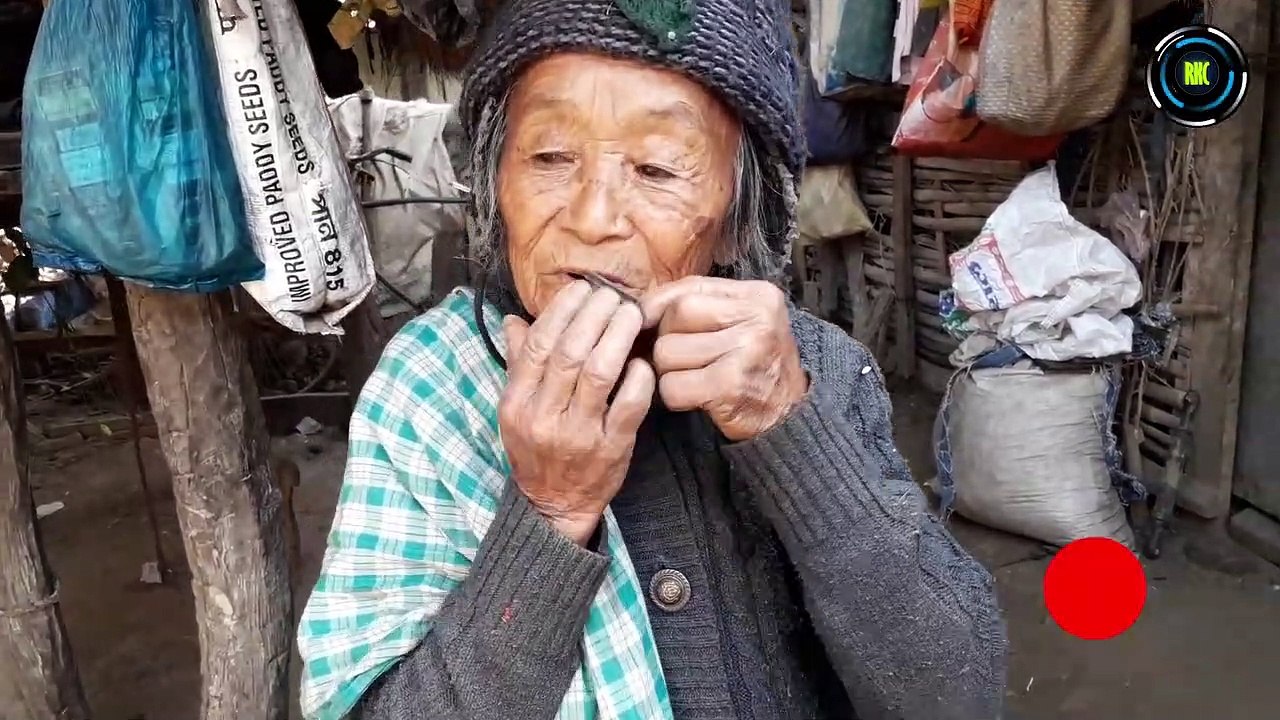 Murchunga  ८० वर्षको बुढी अामाले मुर्चुङ्गा बजाको