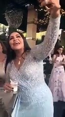 فستان أحلام يعرضها لموقف محرج