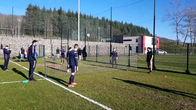 FOOTBALL : entrainement ludique sous le soleil pour le SA Spinalien avant d'affronter la JS Saint-Pierroise