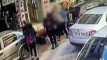 Kız öğrenciler tekme tokat birbirine girdi
