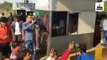 भीड़ ने पुलिस के सामने टोल प्लाजा में की तोड़-फोड़, राजनांदगांव की गाड़ियों से टोल वसूली का विरोध
