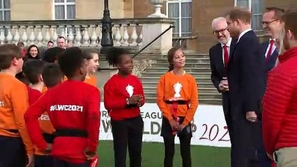 Príncipe Harry reaparece em público após abalar monarquia