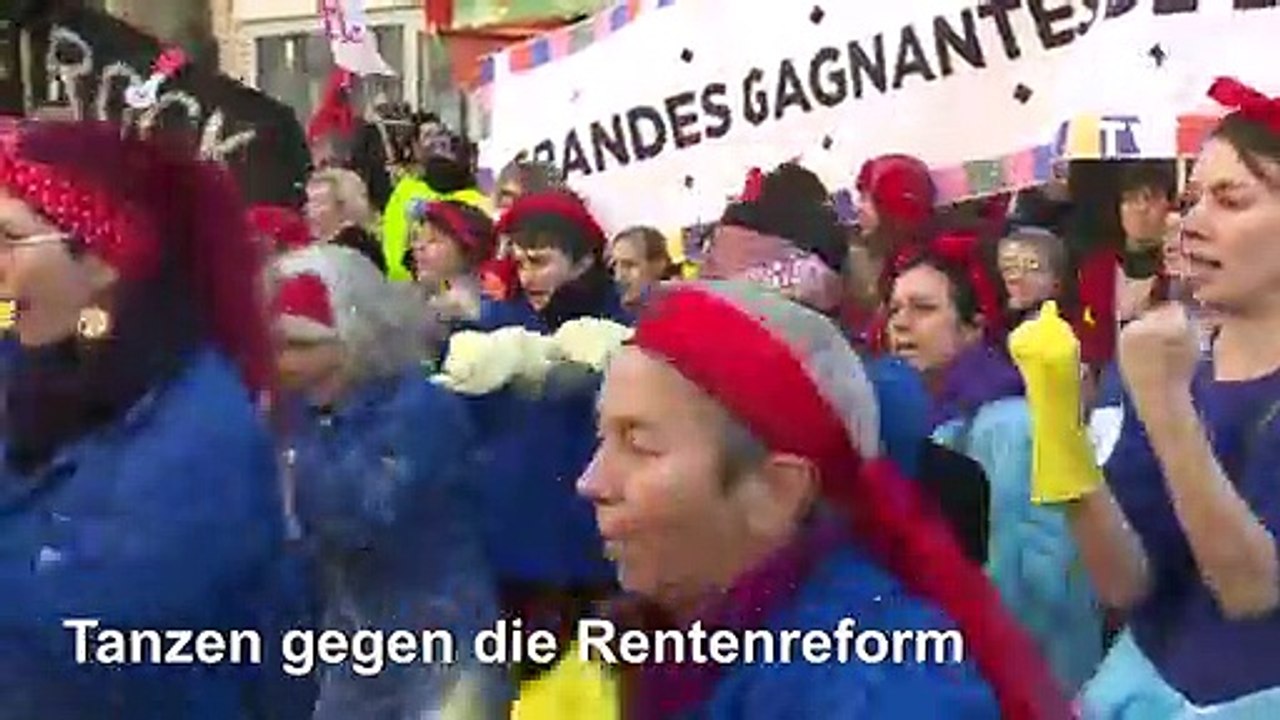 Tanzen gegen Macron: Feministischer Flashmob bei den Protesten gegen die Rentenreform