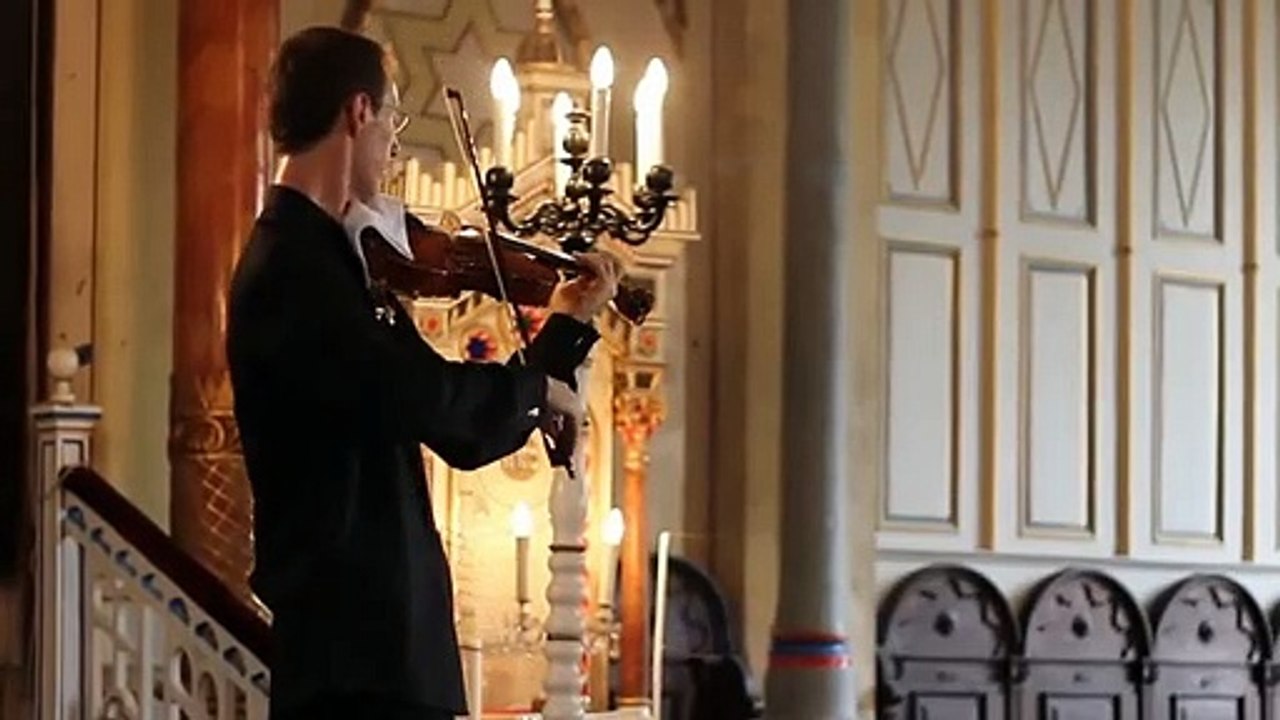 Ce violoniste interrompu par la sonnerie d’un Nokia, a joué la sonnerie.