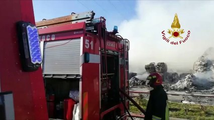 Grugliasco (TO) - Incendio in azienda riciclo rifiuti cartacei (11.01.20)