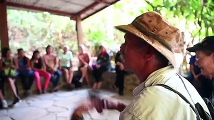 Exguerrilleros cuidan bosque que los protegió en guerra civil salvadoreña