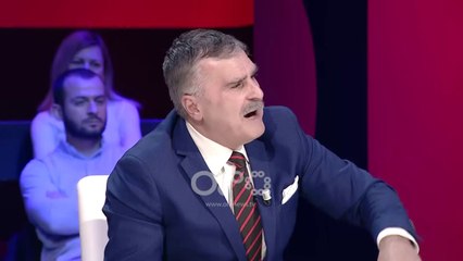 Gjuzi krahason Bashën me Rex-in e Romës se lashtë. Oerd Bylykbashi është "bylyk"