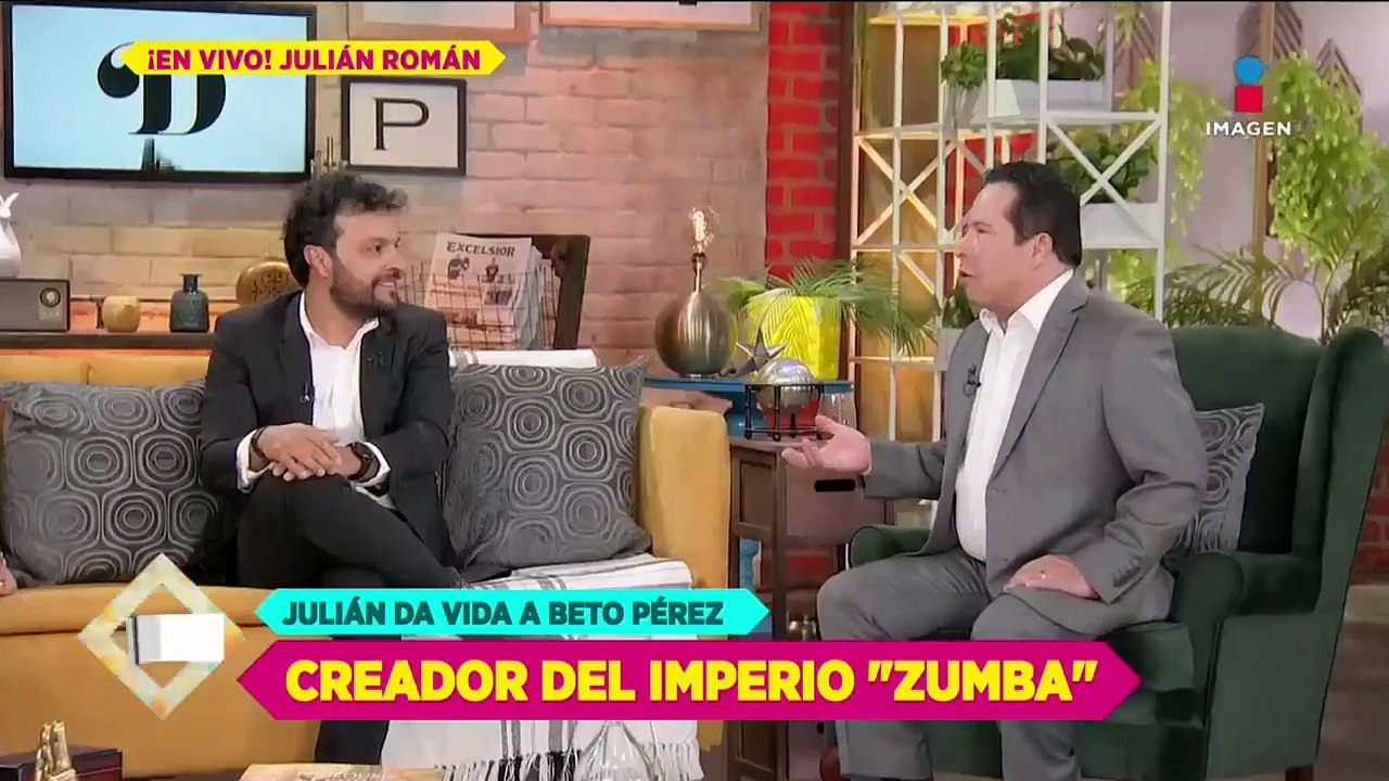 Julián Román se convirtió en Beto Pérez, creador de 'Zumba' y Juan Gabriel