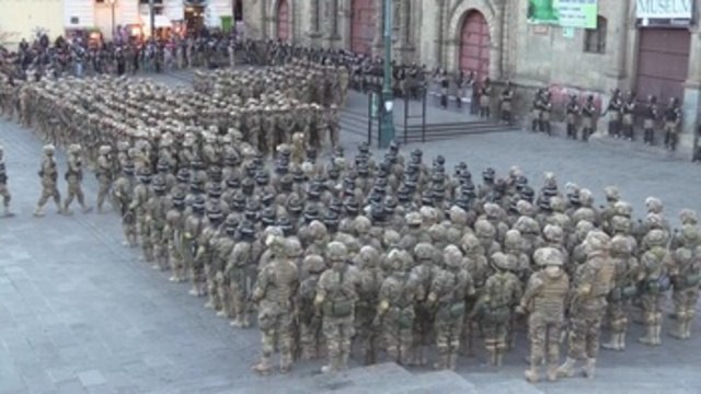 Policías y militares refuerzan operativos de seguridad en Bolivia