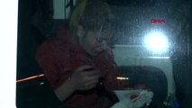 Alkollü kadın, hamburgecinin camlarını kırdı