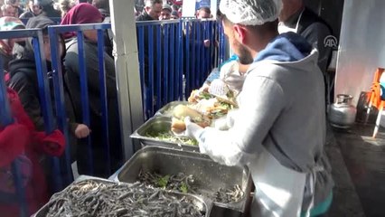 1. Hamsi Festivali'nde vatandaşlara 2,5 ton balık dağıtıldı