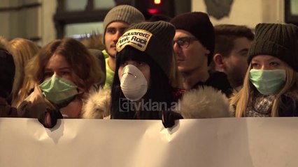 Qytetaret ngrihen ne protesta per ndotjen