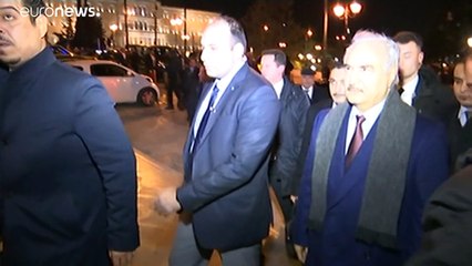 Haftar de surpresa na Grécia antes de acordo para cessar-fogo na Líbia