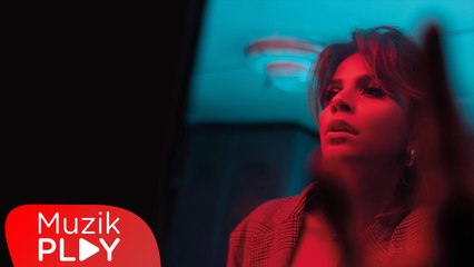 Melis Kar - Kadın