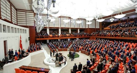 Meclis'teki vekillere, içeriğini yok etme özelliği olan ajanda hediye edildi