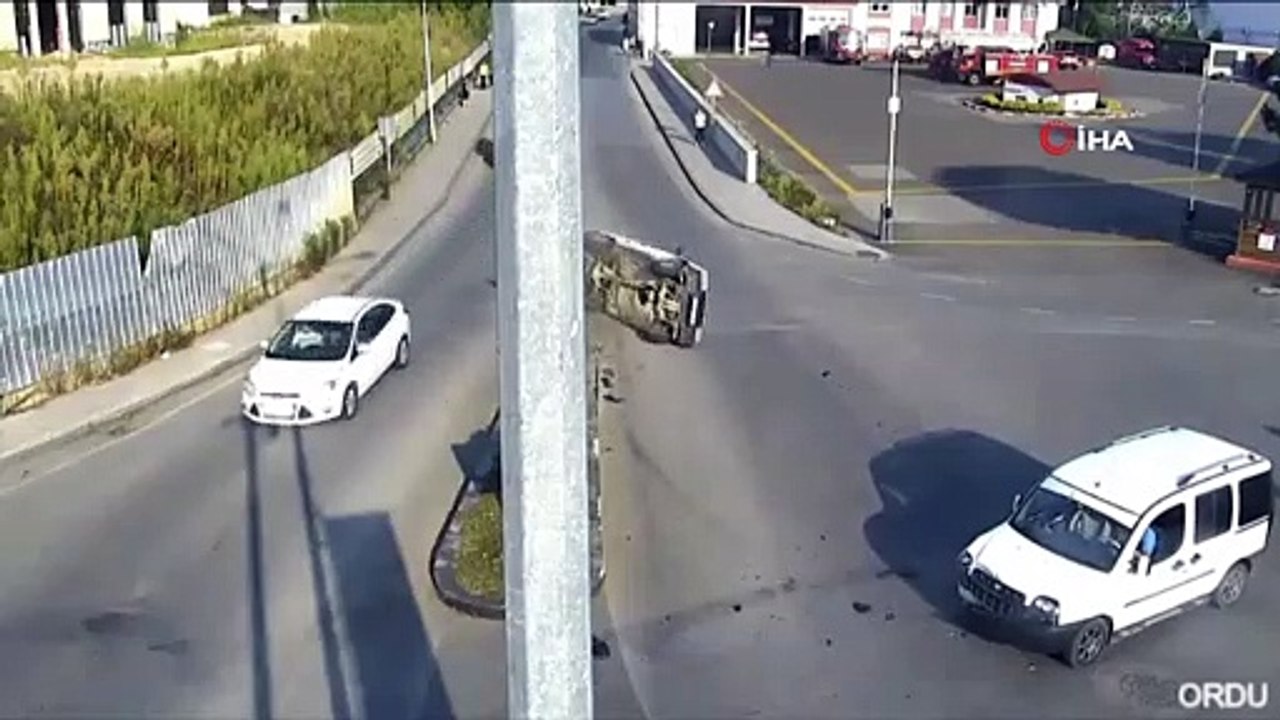 Mobese kameralarına yansıyan kazalar, 'bu kadar da olmaz' dedirtti