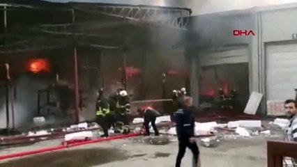 Plastik fabrikası alev alev yandı